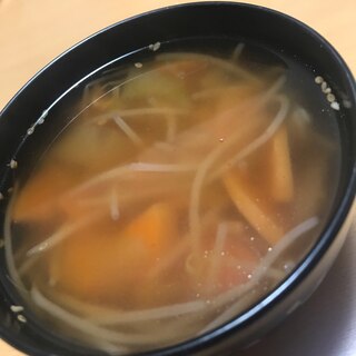 もやしが入った豆板醤スープ